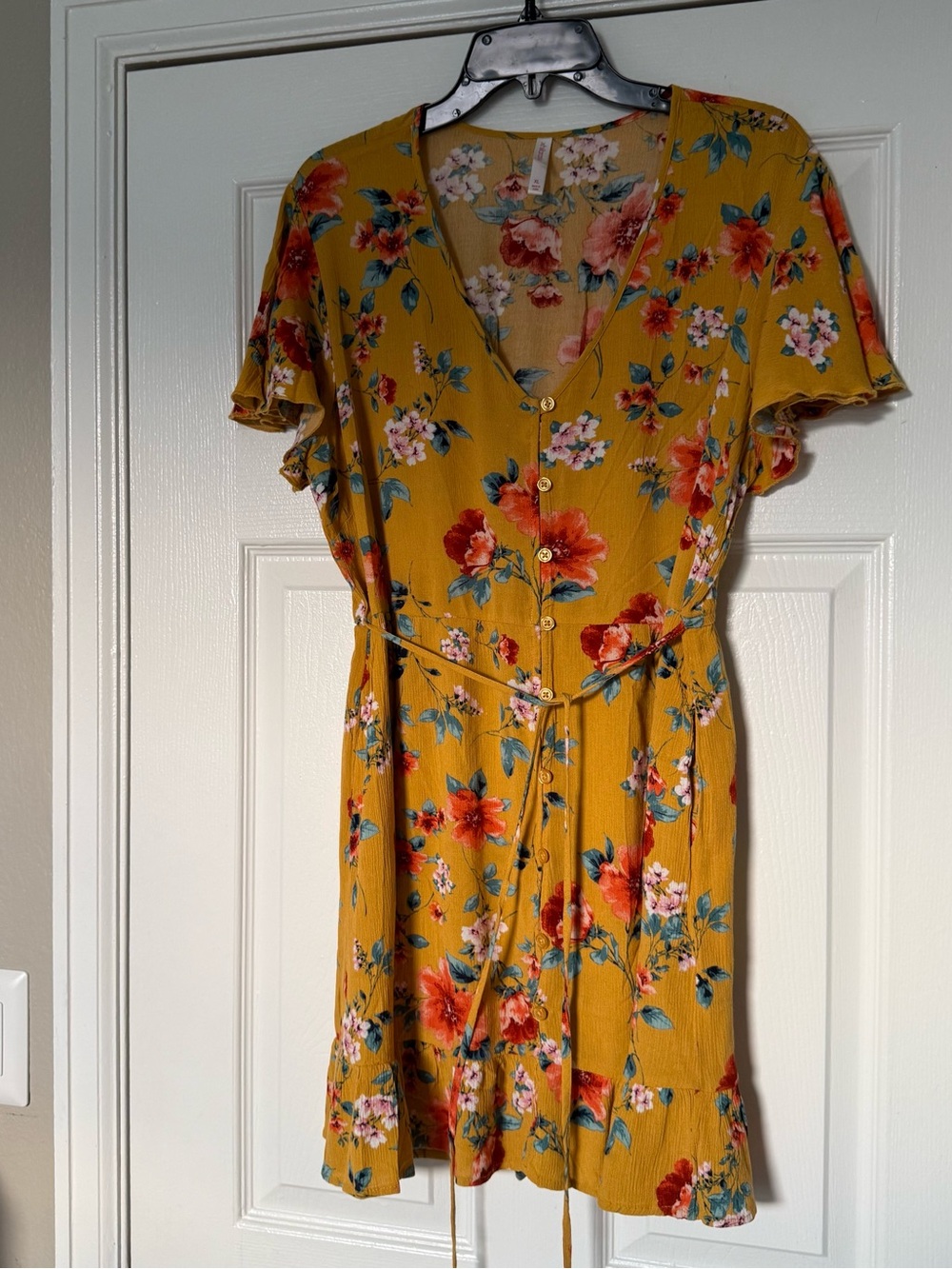 Floral V-Neck Tie-Waist Dress w Buttons